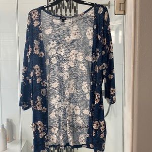 Torrid 3/4 sleeve light floral sweater
